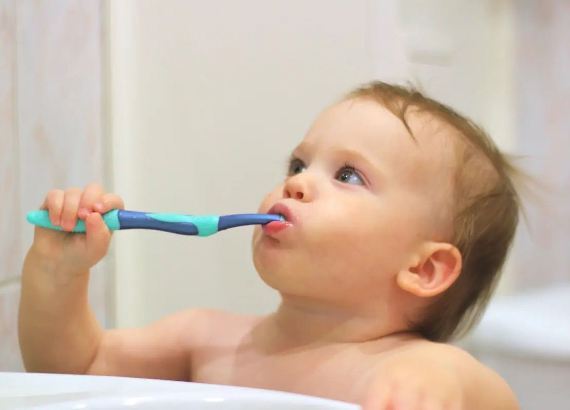 Сколько пасты выдавливать на зубную щетку? | Пикабу